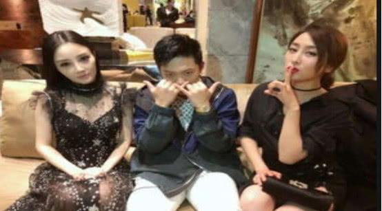 娱乐圈吃瓜大鹅,揭秘明星幕后故事